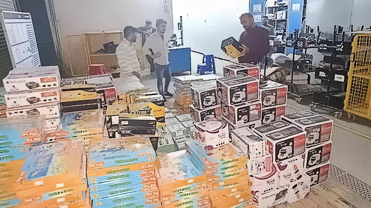 https://timesofindia.indiatimes.com/technology/tech-news/15-hour-plus-raid-on-amazon-and-flipkart-warehouses-geysers-food-mixers-and-sportswear-with-fake-isi-mark-seized/articleshow/119596587.cms