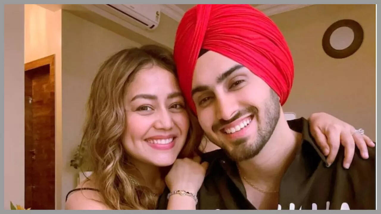 Rohanpreet REACTS to wife Neha Kakkar's breakdown