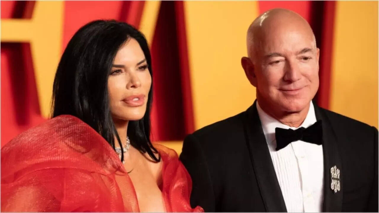 https://timesofindia.indiatimes.com/technology/tech-news/amazon-founder-jeff-bezos-and-lauren-sanchez-wedding-invites-out-ivanka-trump-kim-kardashian-and-others-on-the-a-guest-list/articleshow/119614601.cms