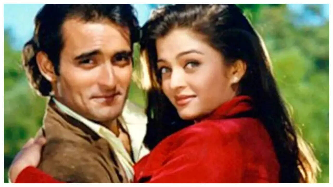 When Akshaye couldn't stop staring at Aishwarya