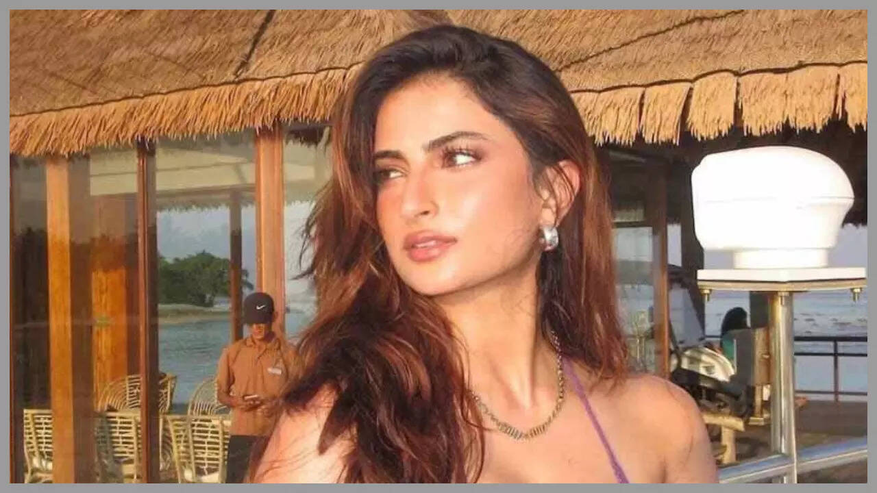 Palak loses her cool at paps after they call her Ananya