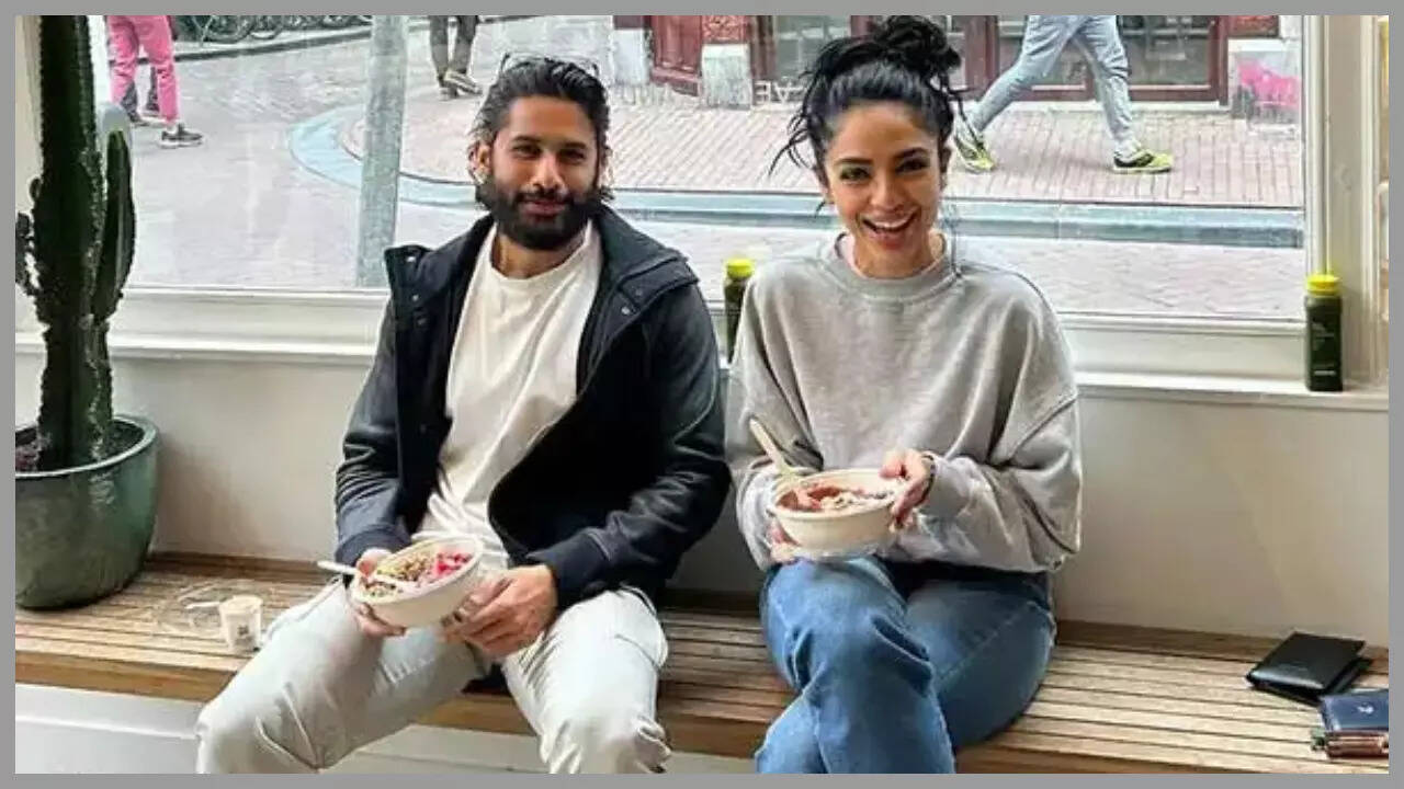 Fans SLAM Chaitanya for saying he made 1st move on Sobhita