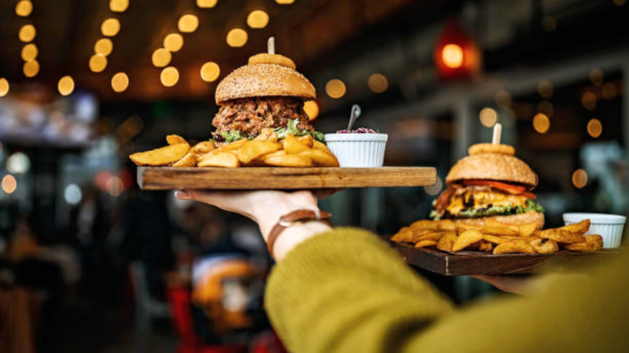 US CDC report reveals the leading cause of viral foodborne outbreaks (it is a warning for those who eat outside or rely on takeaways)