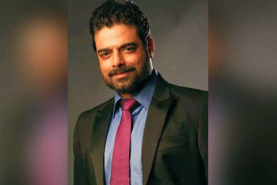 Abhimanyu SLAMS B'wood for remaking South films