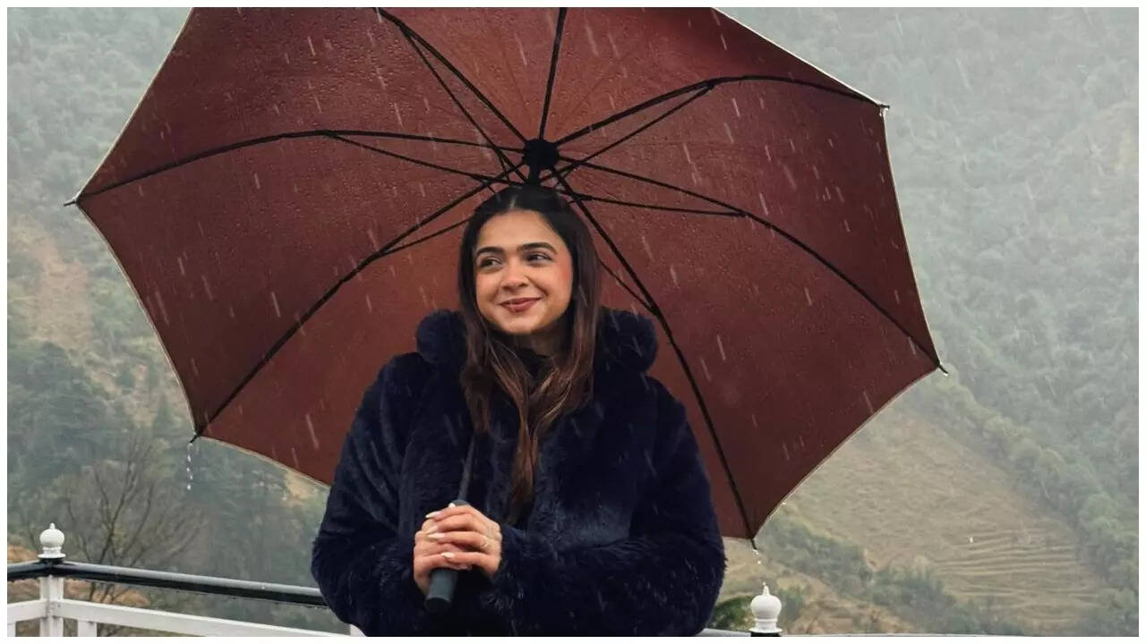 Apoorva shares a cryptic post and says, "there is always light"