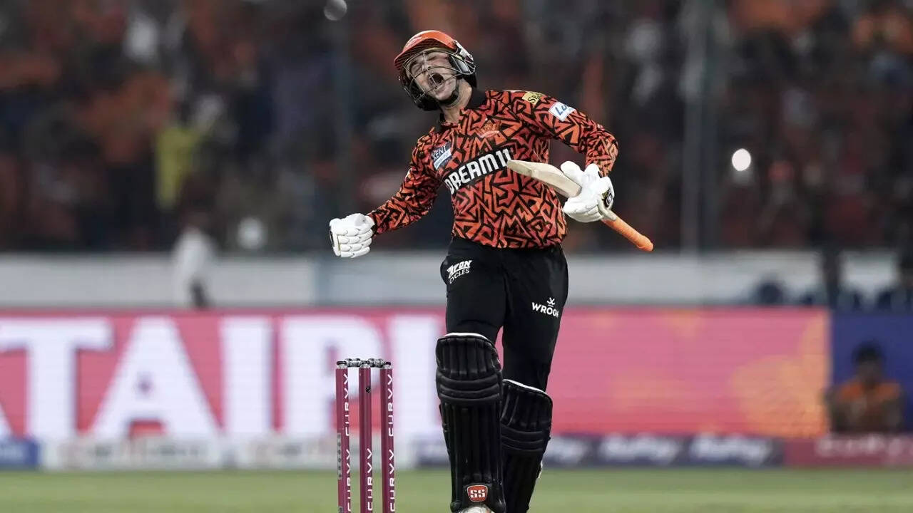 IPL LIVE: Abhishek Sharma hits 19-ball fifty vs Punjab Kings