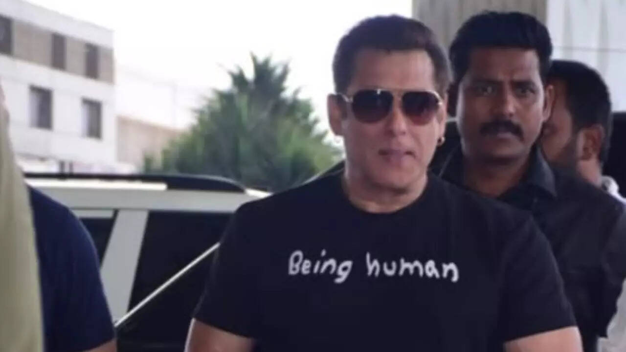 Salman spotted with armed security amid Bishnoi threats