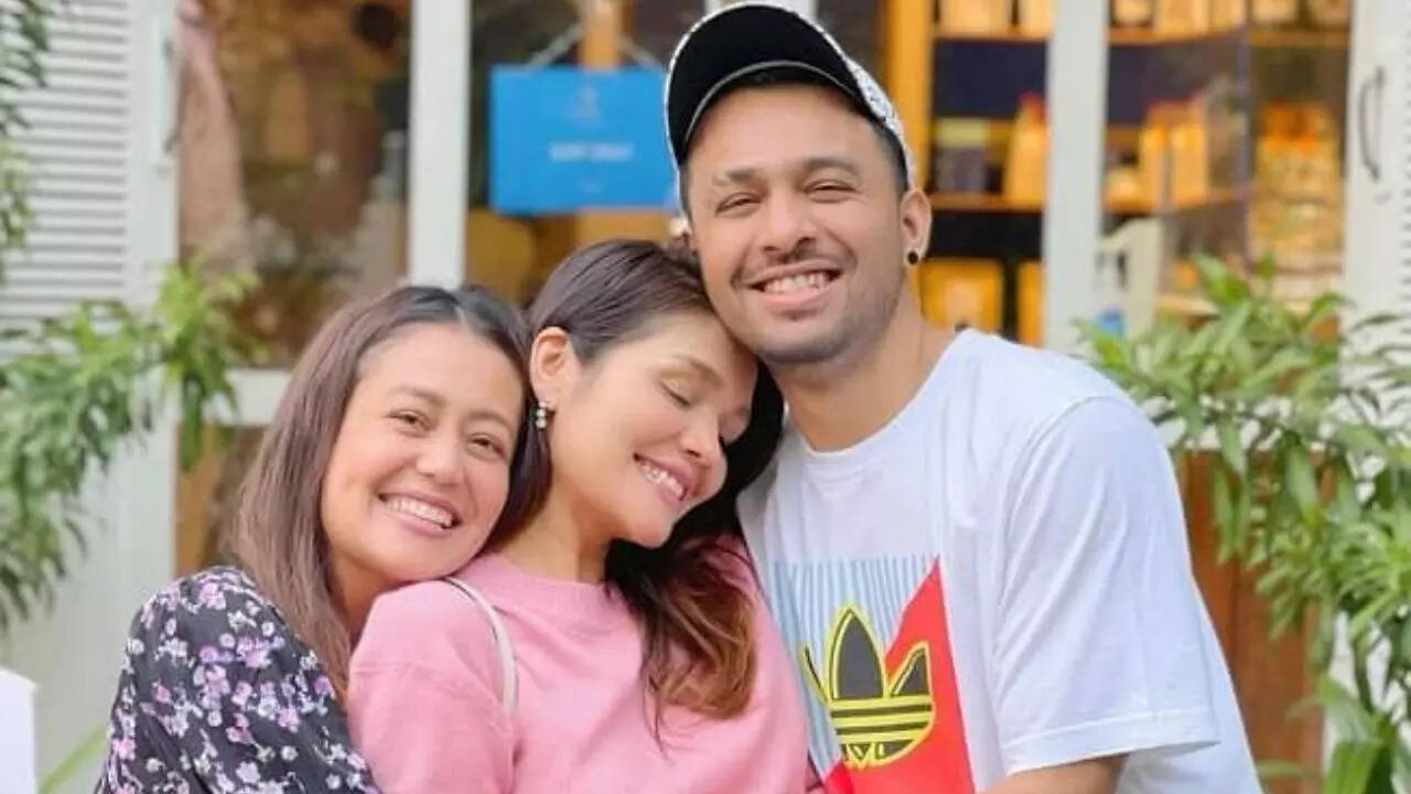 Sonu Kakkar announces split from siblings Neha, Tony