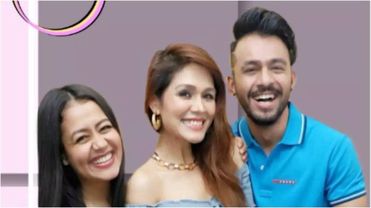 Sonu Kakkar breaks ties, netizens split