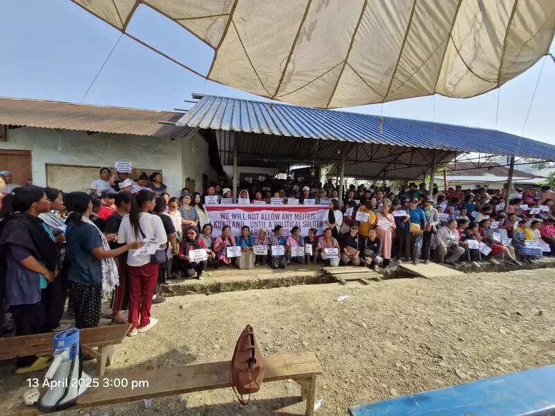 Kuki-Zo protesters stop Meiteis from climbing Thangjing hill
