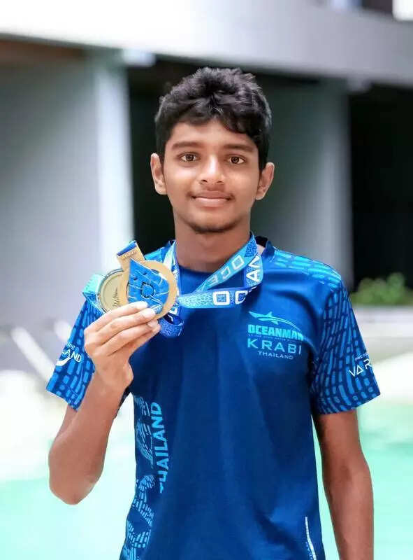 17-year-old makes big splash with 25km swimming feat