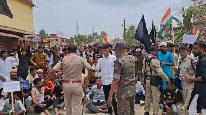 Anti-Waqf Act protesters clash with cops in Silchar, Section 163 imposed