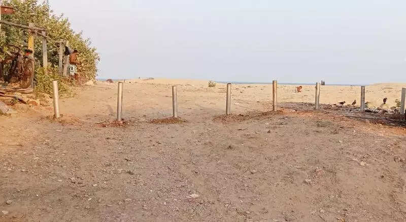 GCC Installs Steel Fencing to Prevent Abandoned Cars on Beach