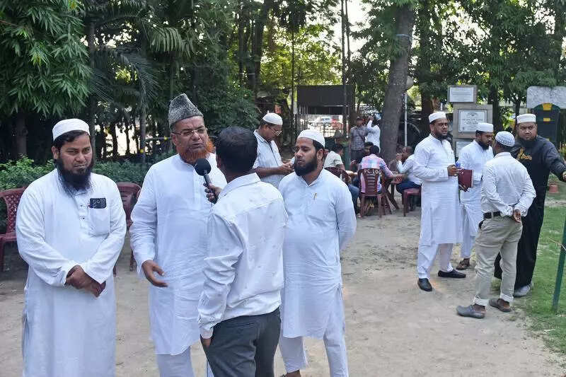 Maintain peace and unity, imams tell waqf protesters