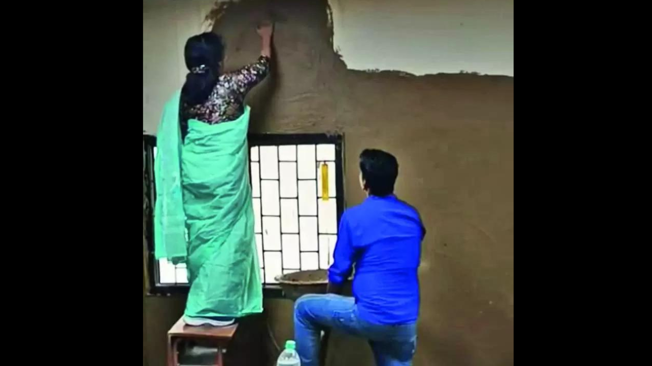 To combat Delhi heat, DU principal applies cow dung on classroom walls, sparks debate