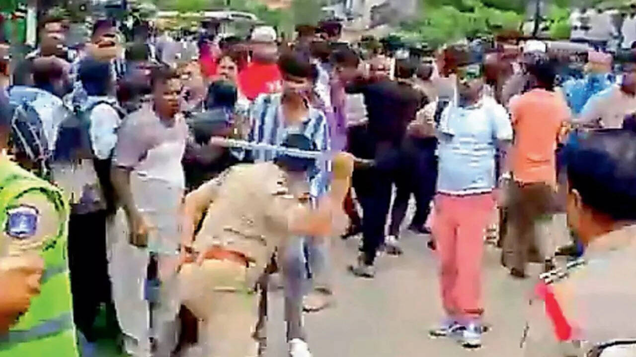 Biker crushed under bus after being stopped by Hyderabad cop for vehicle check