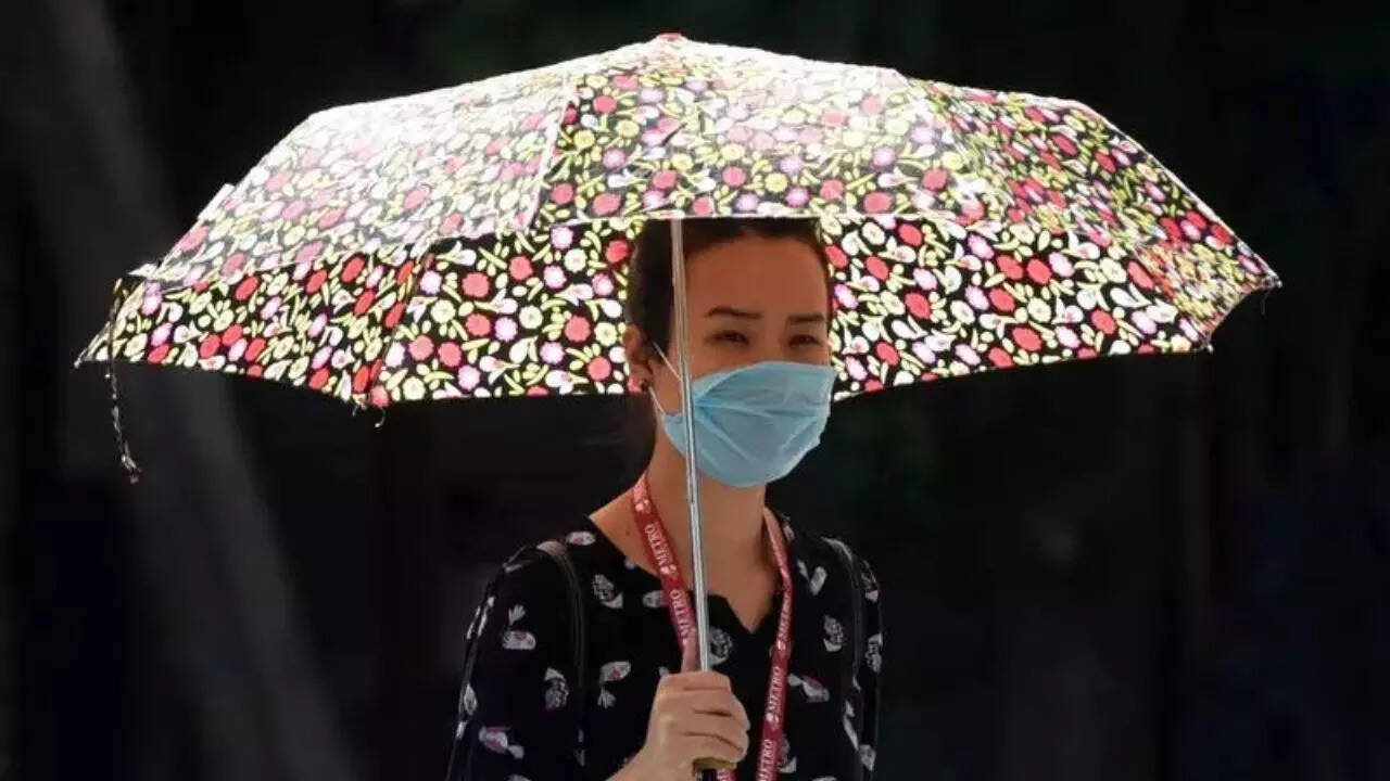 Delhi heats up again: Temperature may touch 42°c by Tuesday