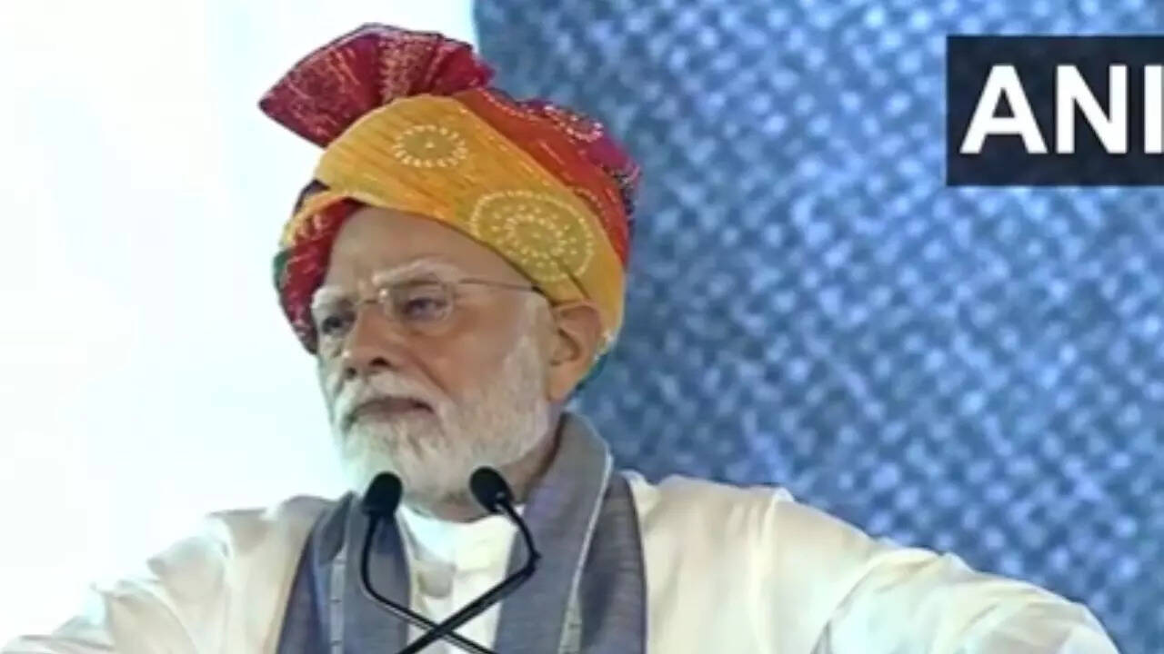 'Votebank ka virus': PM Narendra Modi attacks Congress for opposing Waqf Act, says loot of land will stop now