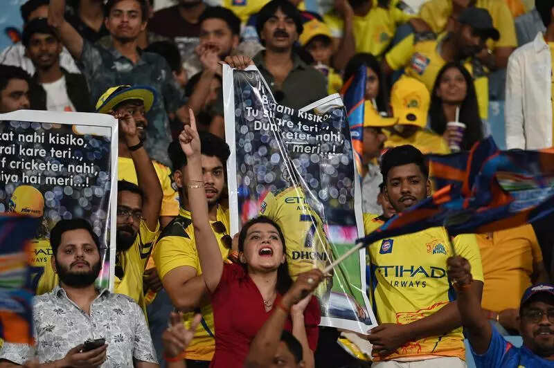 With cheers & applause, ‘Yellow army’ swoons to Dhoni tune