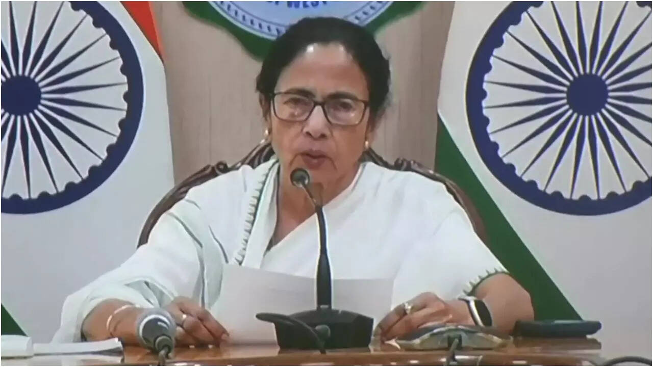 Retired railway staffer arrested for post threatening to attack Mamata's car