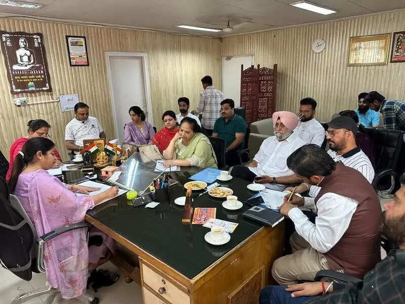 Mayor holds meet on Zone B works in Ludhiana