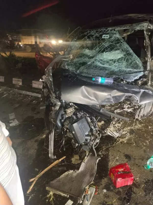 One dead, 10 hurt in highway crash on Bengaluru-Mysuru highway