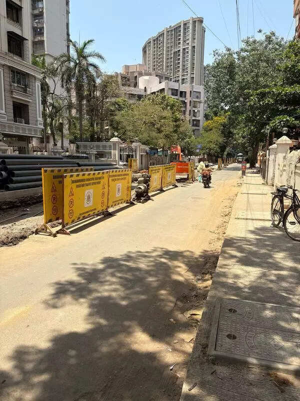 Senior citizen injured as metal barricades fall on her at Andheri road work site