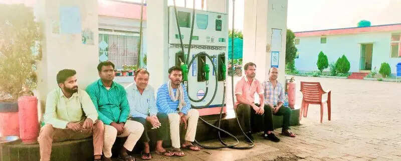 Compensation for slain petrol pump manager’s wife