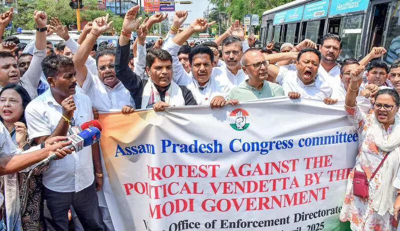 Sarma dares Gandhis to prove innocence in Herald case