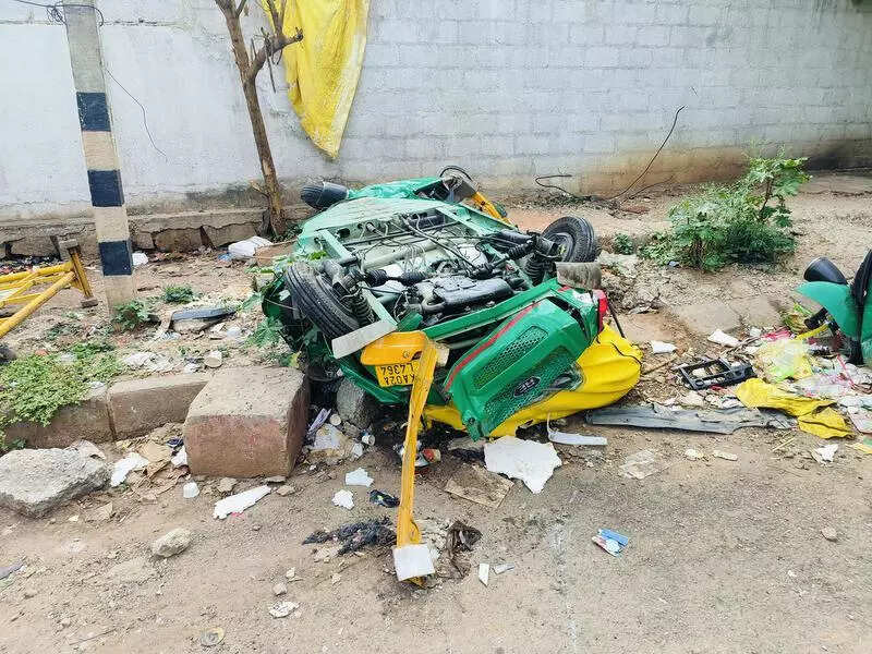 Driver tried to save new auto, crushed to death by Metro girder