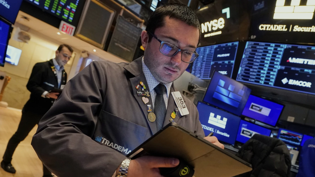 The Headlines – S&P 500 edges up as tech steadies; Dow sinks nearly 500 points amid UnitedHealth scrutiny