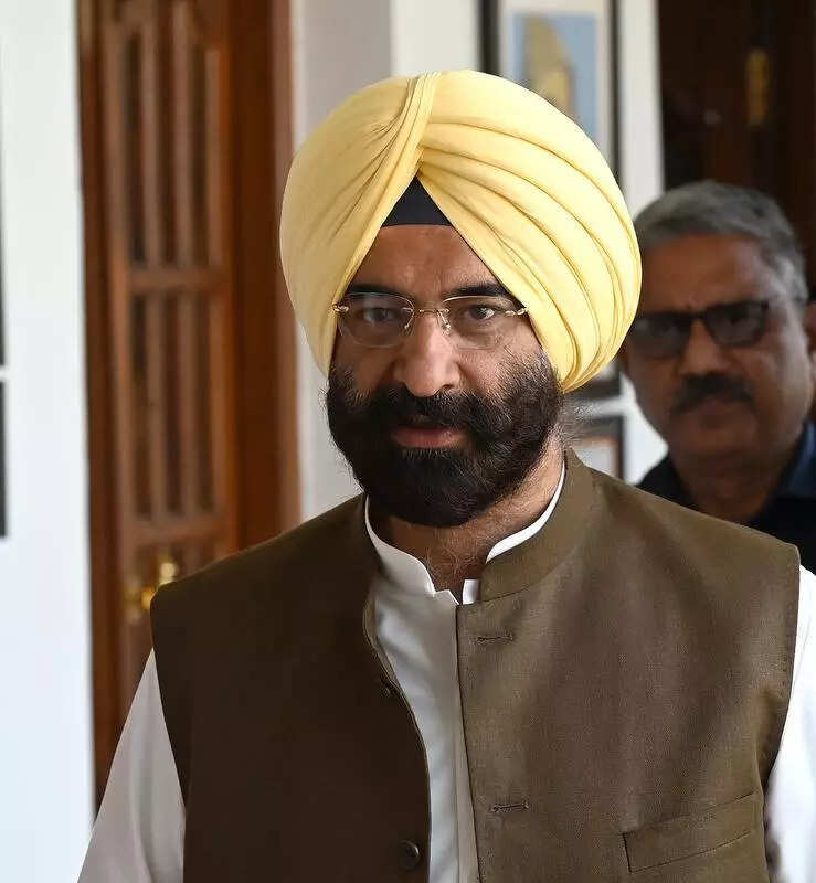 Delhi govt plans identification cameras at borders to curb entry of overaged vehicles into city