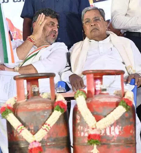 Congress stages counter protest in Bengaluru, slams Centre over fuel prices