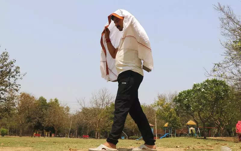 Maximum temperature nears 40°C in Gurgaon, but rain relief likely on April 18