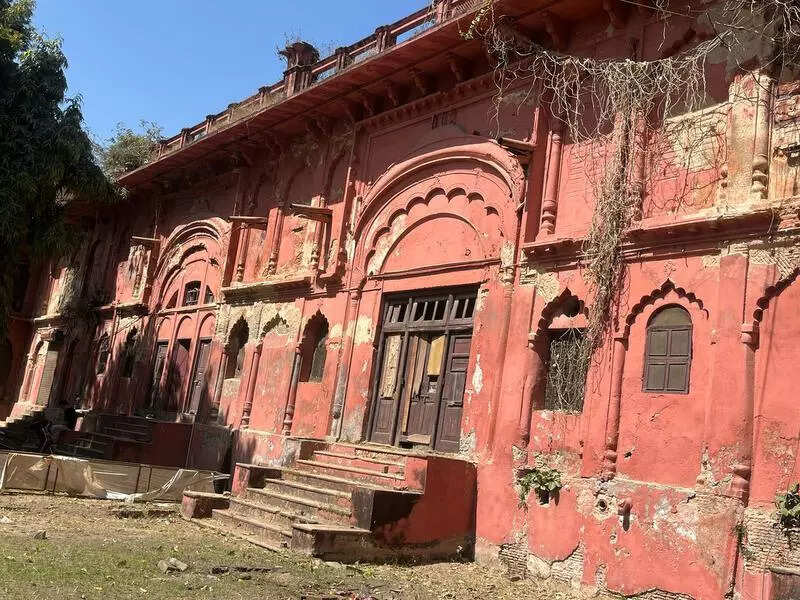 Lal Baradari, LU’s Nawabi era Building, on verge of crumbling