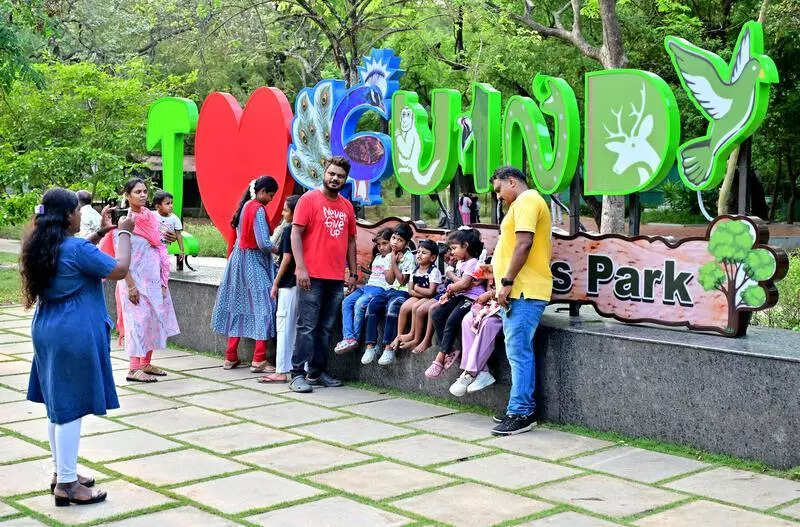 Summer no deterrent to visitors at Vandalur zoo, Guindy park