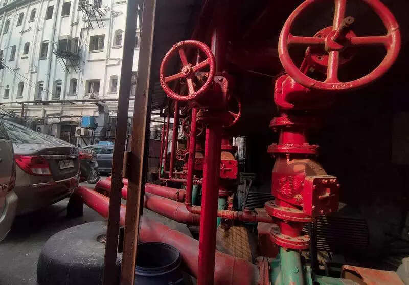 Bldg razed by 2010 inferno helps firemen with water, equipment