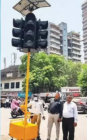 Kalyan gets solar-powered, portable traffic signal