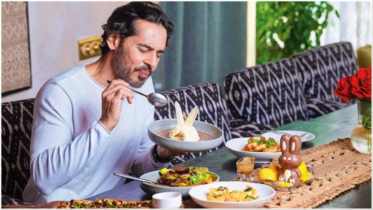 Dino Morea enjoys Easter brunch