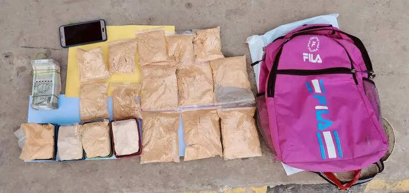 Cops seize ‘heroin’ worth Rs 2.2 crore, one woman arrested