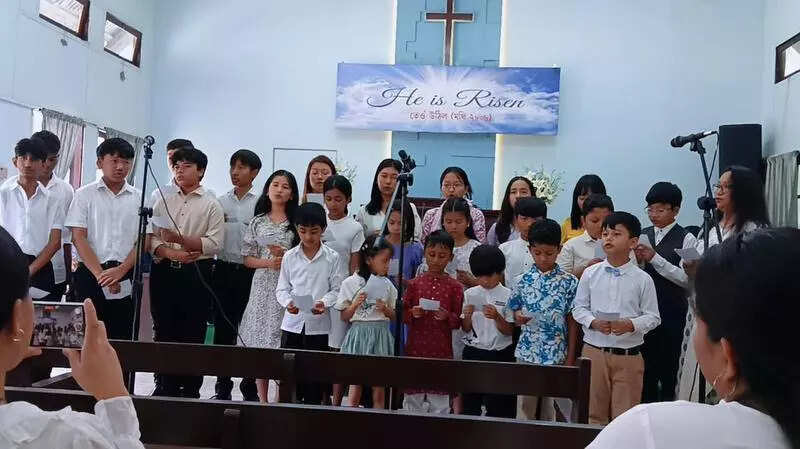 Churches celebrate Easter in city, pray for peaceful polls