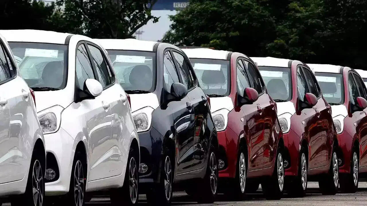 Auto exports rise 19% to 53.6L units in FY25