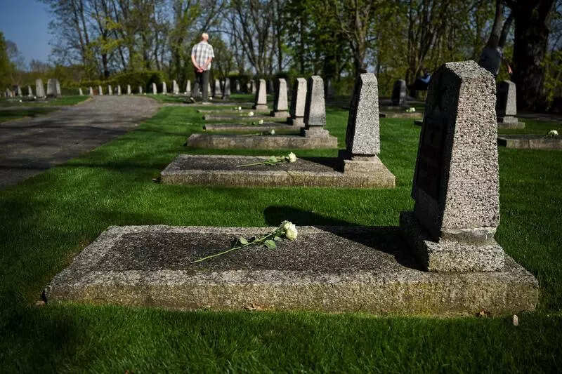 Maha restricts deletion of cemetery from urban DP