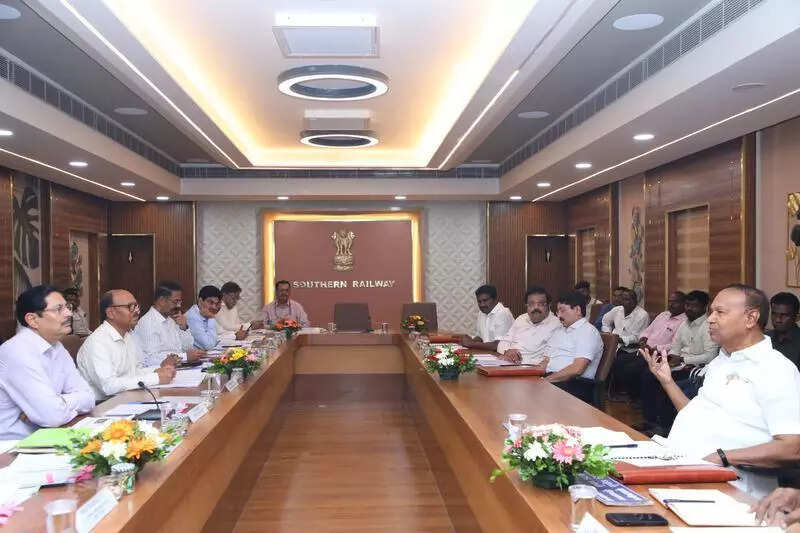 MPs seek better amenities in city railway stations