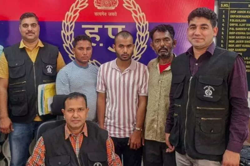 3 gang members who dressed as sadhus & stole jewellery held