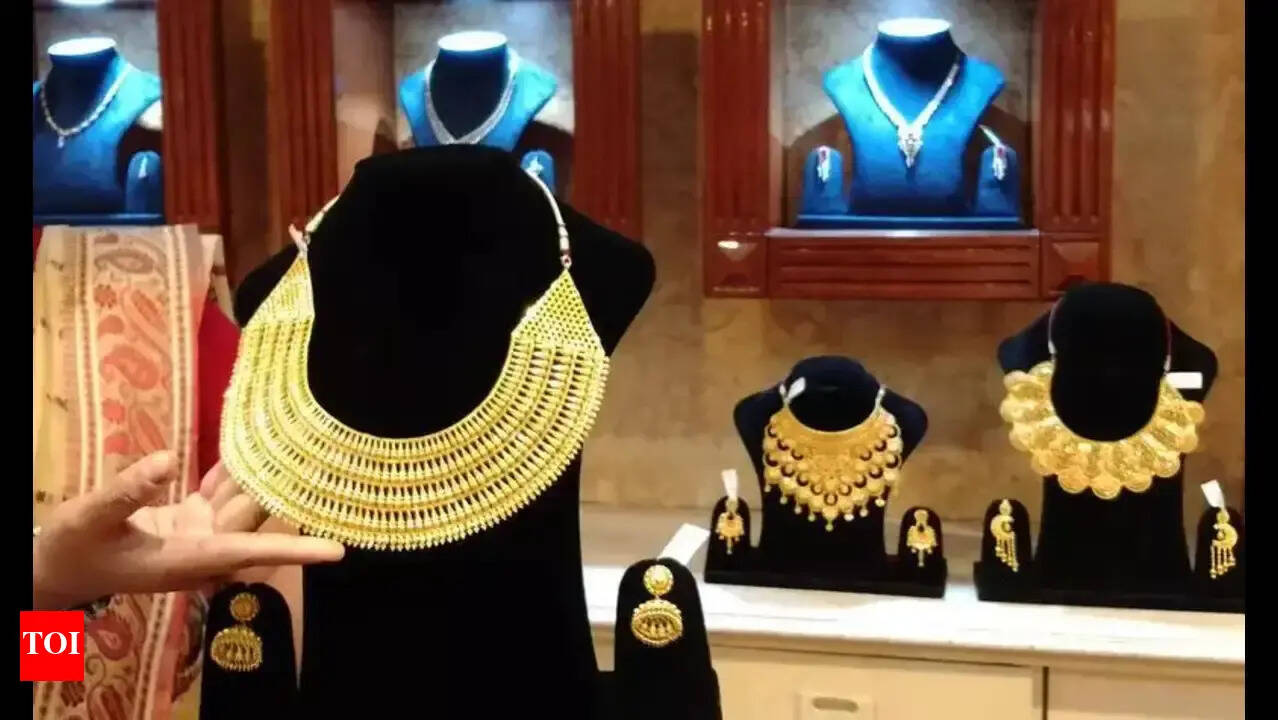 Gold breaches Rs 1L mark/10g, including GST