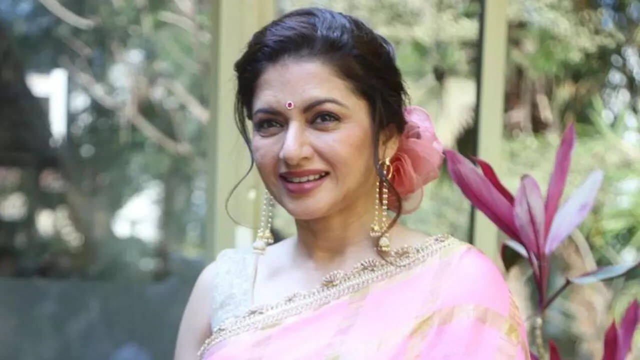 When Bhagyashree called Switzerland a "Mini-Kashmir"