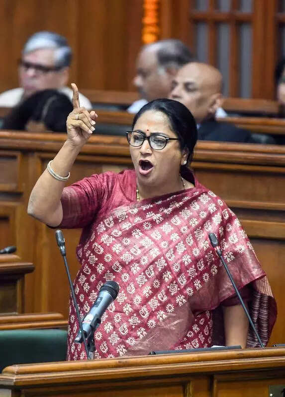 CM directs MCD to up pace of waste disposal at Ghazipur landfill site