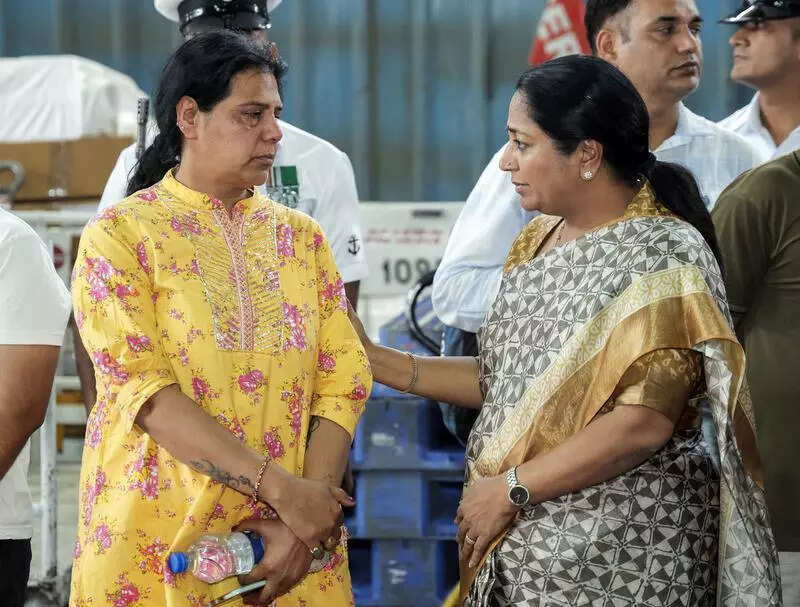 CM leads Delhi in paying tribute to terror victims