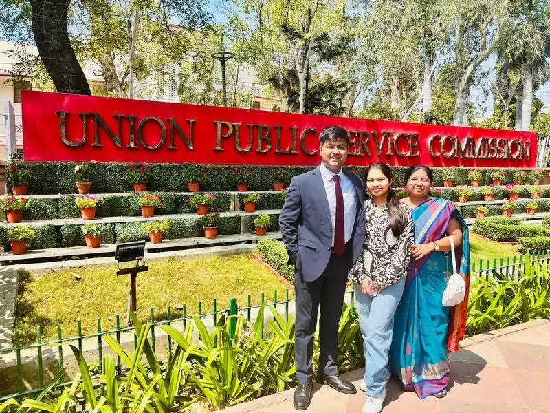 DPS alumni bag top rank